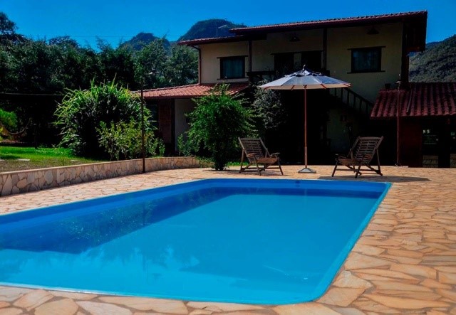 fachada e piscina.jpg